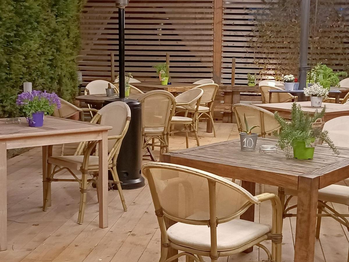 Osteria E Locanda Del Viaggiatore Russi Exterior photo